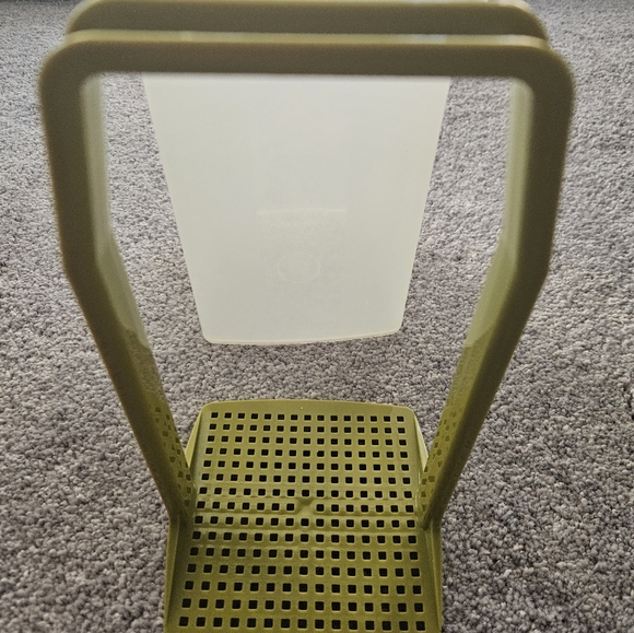 Tupperware Large Pickle Container Keeper - Picture 4 of 12